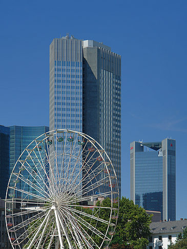 Eurotower mit Riesenrad