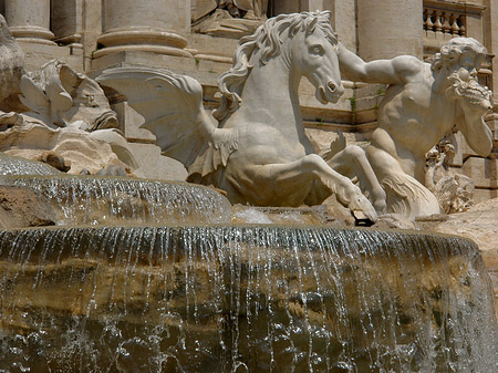 Statuen am Trevibrunnen
