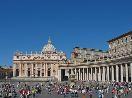 Foto Obelisk mit dem Petersdom - 